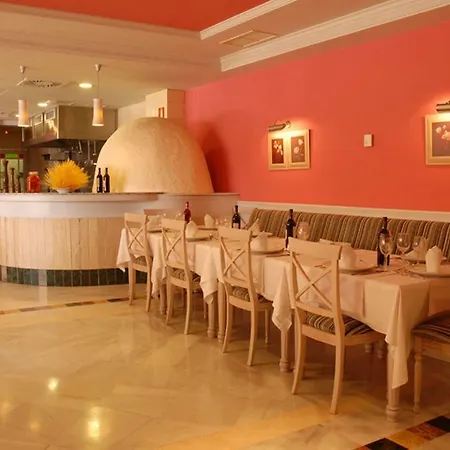 Hotel World 4*